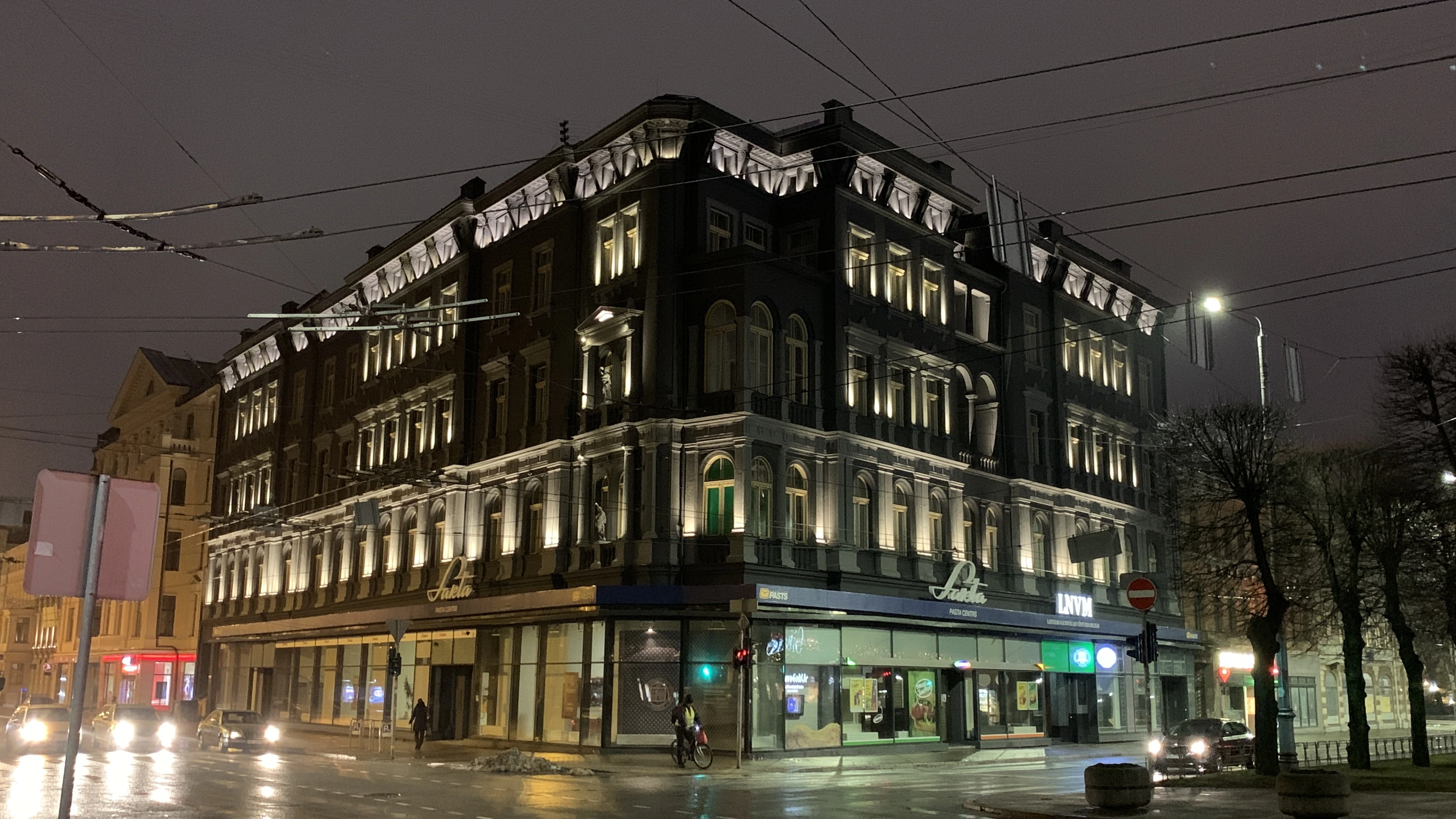 Fasādes apgaismojums “Sakta” ēkai – attēls 2