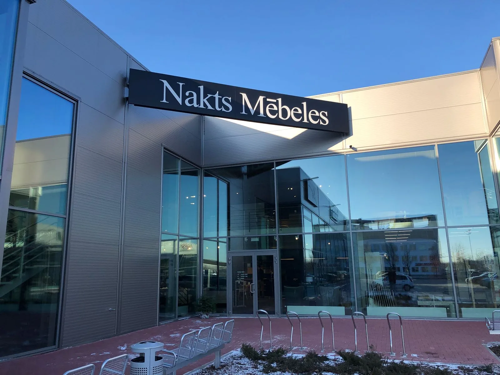 Decco Centrs “Nakts mēbeles”