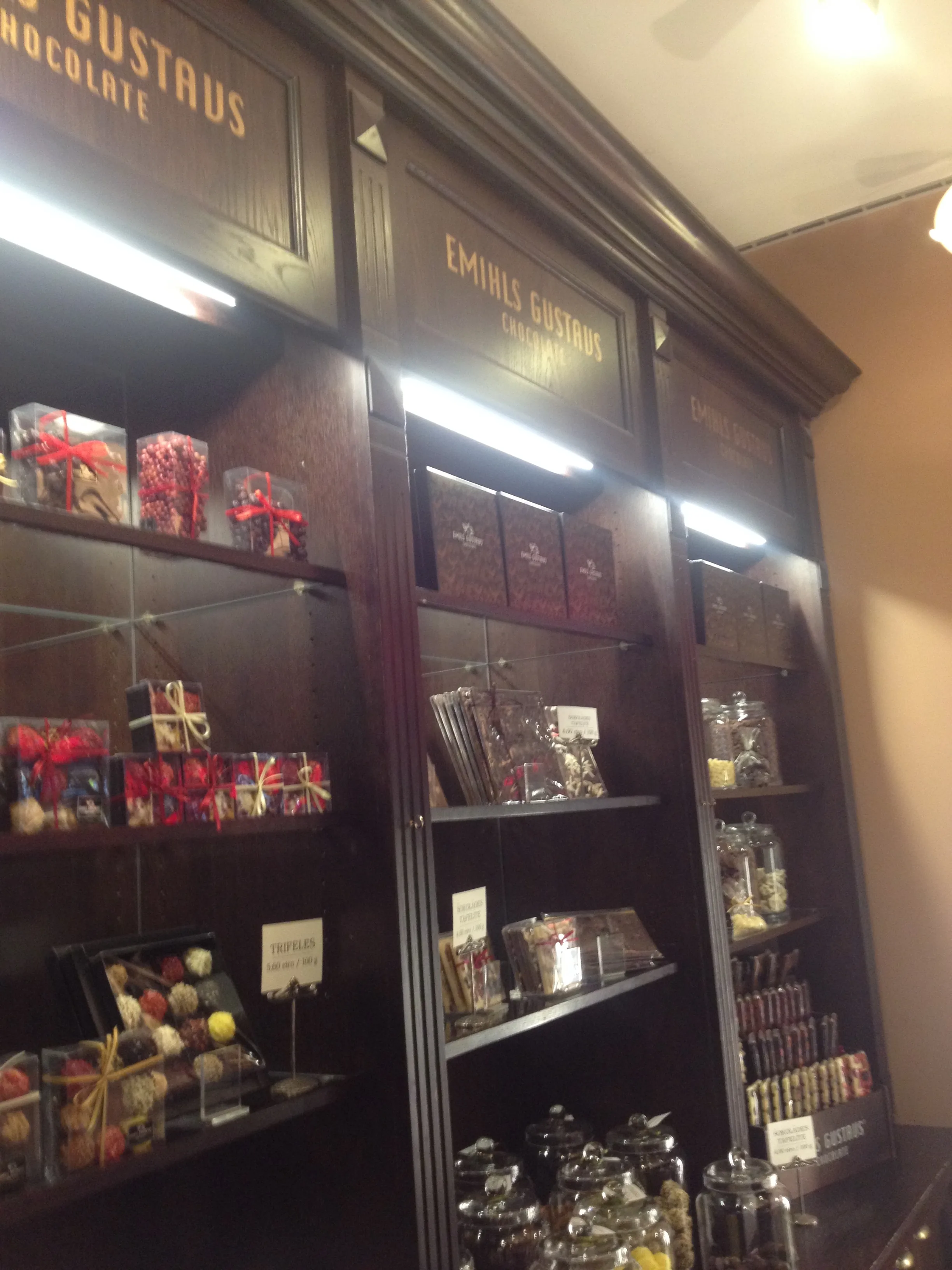 Emīla Gustava Šokolāde – veikals t/c Alfa — 2