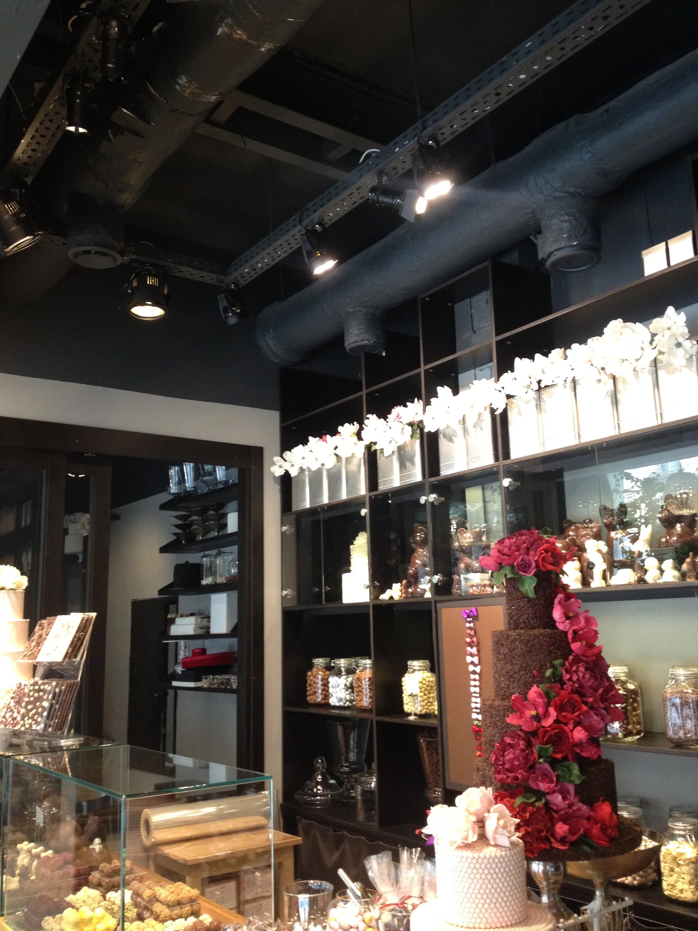 Emīla Gustava Šokolāde – veikals t/c Alfa — 10