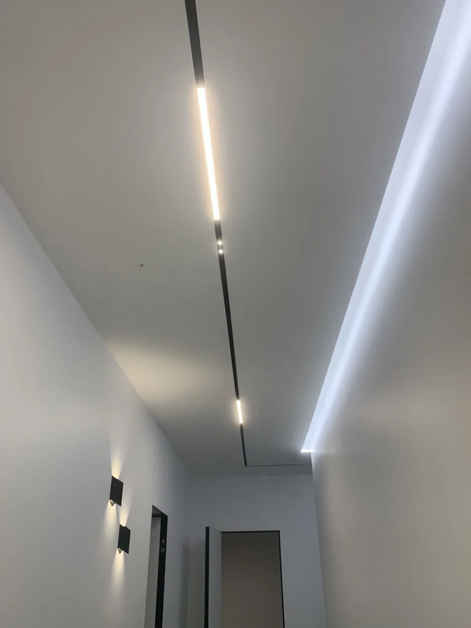 Magnētiskais LED Apgaismojums Privātmājai, Rīgā — 2