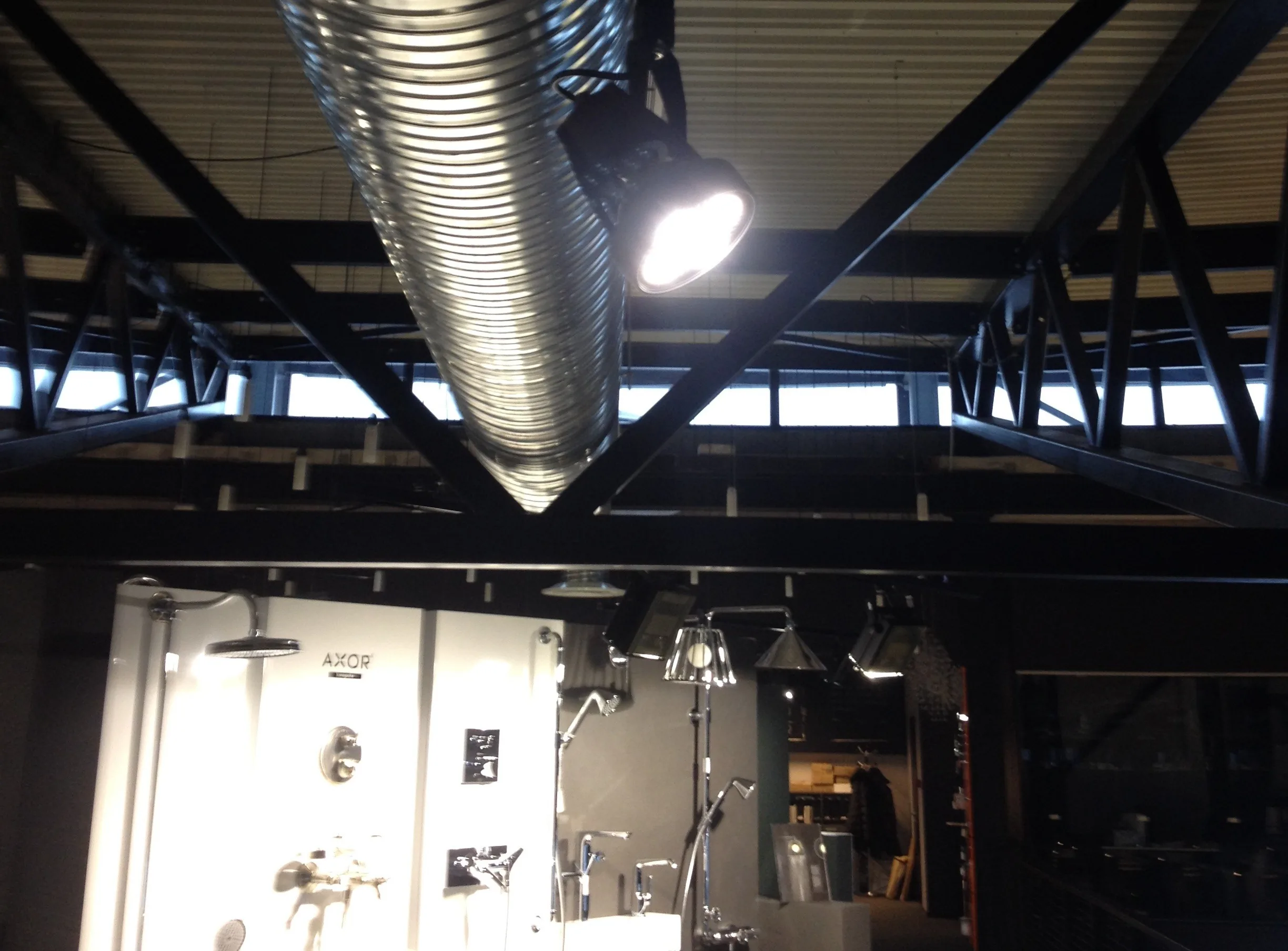 Veikals Komforts, Riga — Track light